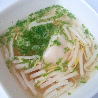 レンジで簡単★もやしと水餃子の昆布茶スープ